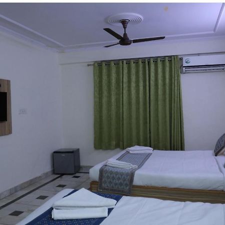 Hotel Star Palace - Near Karol Bagh Metro Delhi  Exterior photo