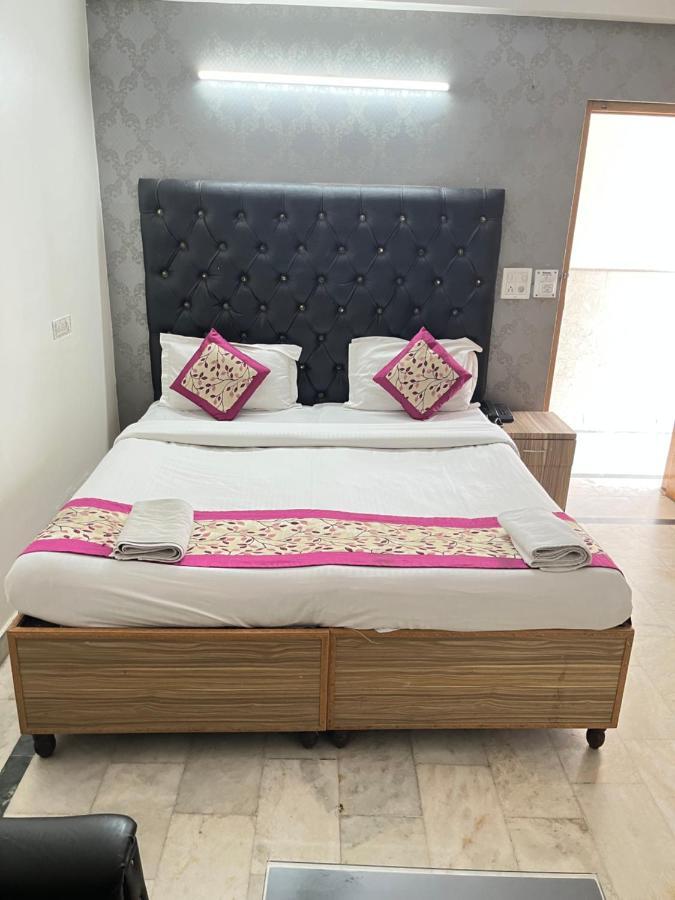Hotel Star Palace - Near Karol Bagh Metro Delhi  Exterior photo