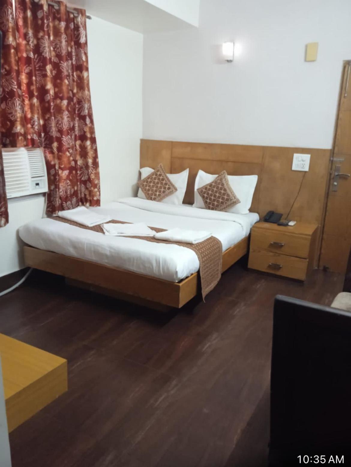 Hotel Star Palace - Near Karol Bagh Metro Delhi  Exterior photo